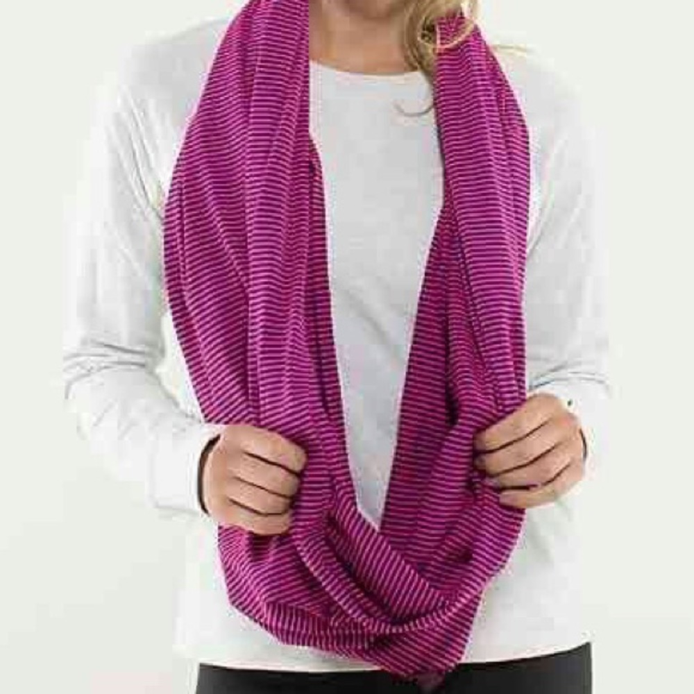 Lululemon vinyasa scarf - magenta and eggplant